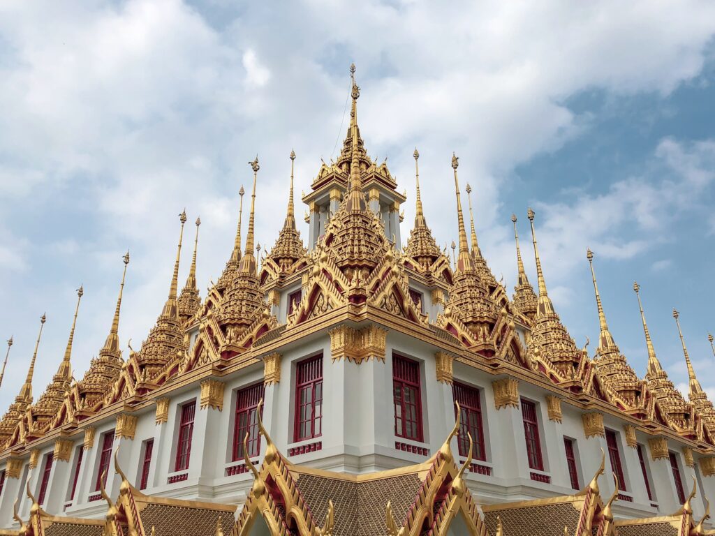 low-angle-shot-beautiful-design-wat-ratchanatdaram-temple-bangkok-thailand