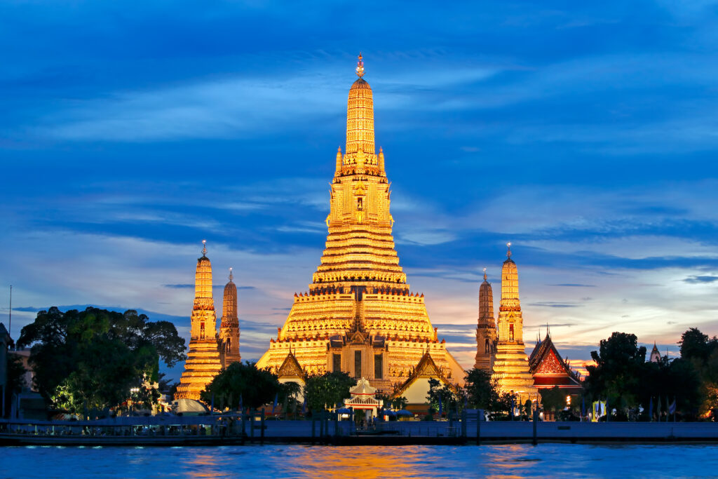 Wat Arun Ratchawararam Ratchawaramahawihan Temple of Dawn at sunset Bangkok, Thailand